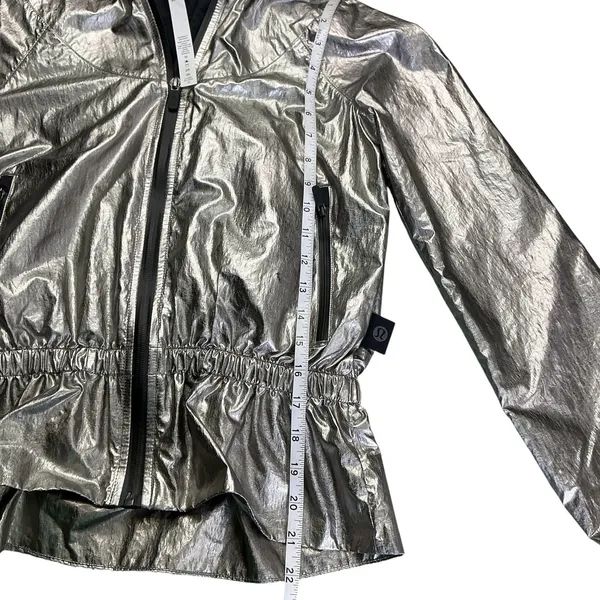 Lululemon X Barrys‎ Women's Titanium Foil Stronger As One Hooded Jacket Size 0 - Image 11