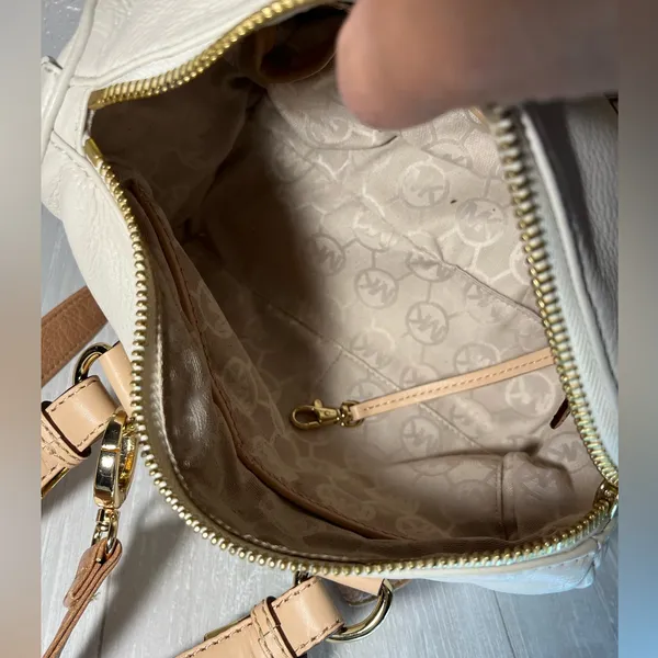 Vintage Michael Kors Cream Satchel with Gold Details - Image 6