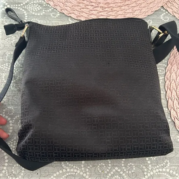 TOMMY HILFIGER black crossbody bag purse - Image 5