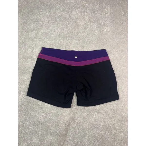 Lululemon Groove shorts 6 purple waist band - Image 3