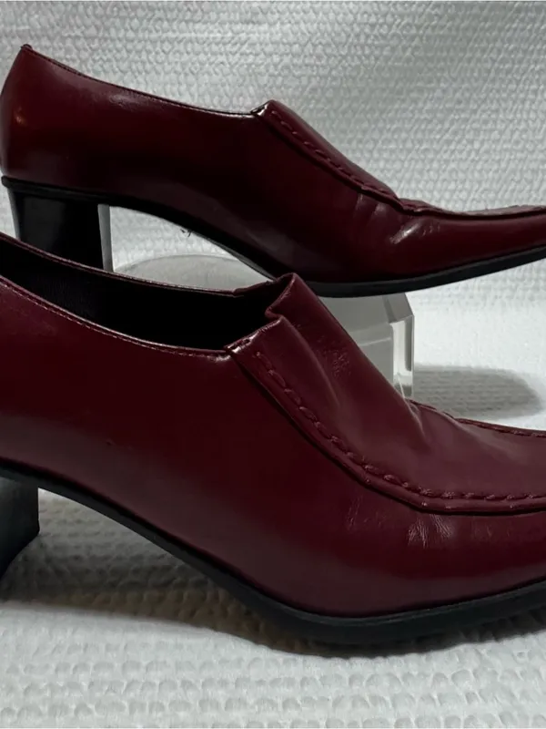 Vintage Franco sarto Women's Burgundy faux Leather Mid-Heel Loafers - Image 2