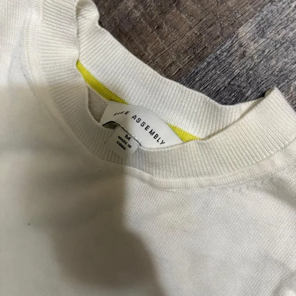 free assembly white top Size M - Image 2