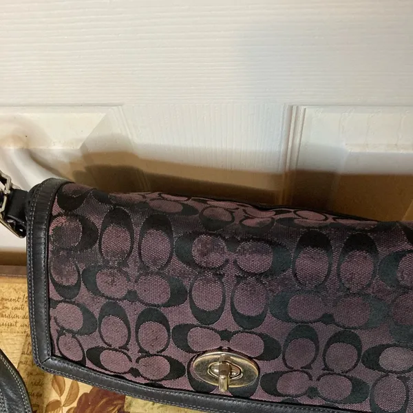 COACH SIGNATURE Hampton Monogram SHOULDERBAG Flap twist lock closure - Image 2