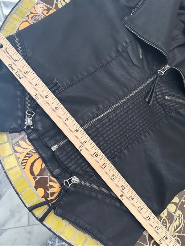 Lulu's Black Quilted Panel Leather Moto JacketSz: L - Image 11