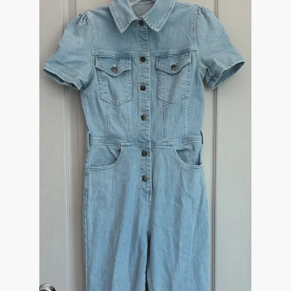 Avec Les Filles Light Wash‎ Denim Short Sleeve Button Front Utility Jumpsuit 26 - Image 7