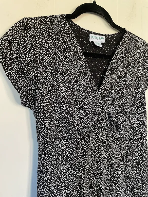 Motherhood Maternity short sleeve blouse top floral vine women’s size medium - Image 3