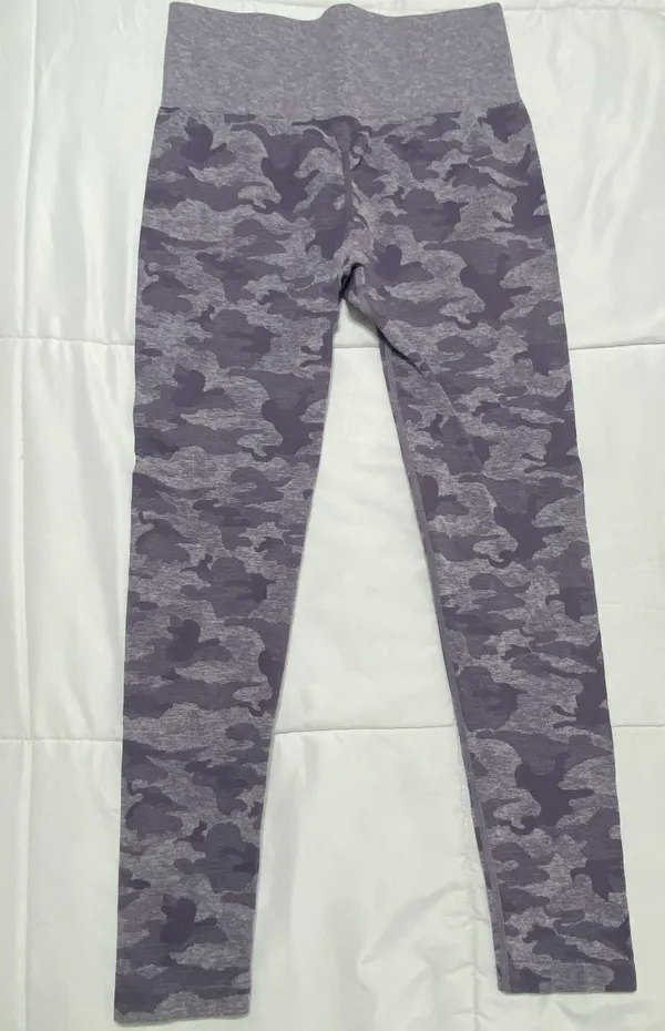 Scrunch Butt Camo Leggings Size L - Image 2