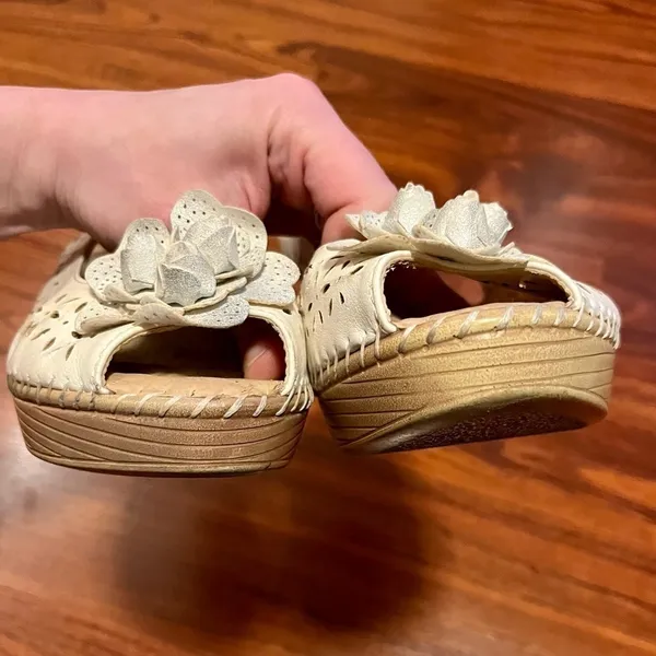 Vintage Wilmar Leather Floral Wedges Size 38 - Image 9