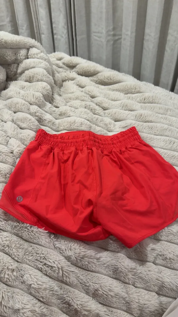 Lululemon Oxford Red Hotty Hot High-Rise Lined Short 2.5" - Image 3