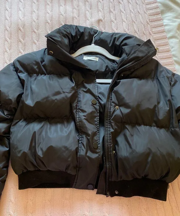 Cropped Black Puffer Jacket Size M - Image 3