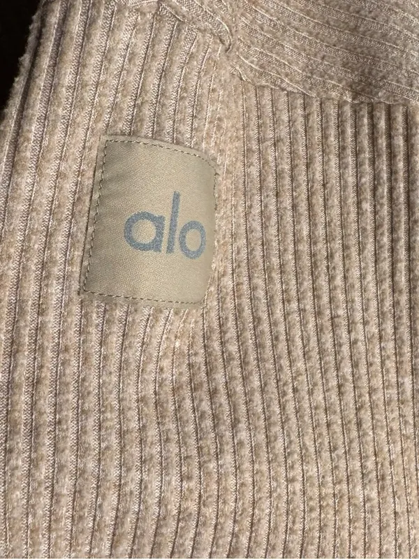 ALO Yoga Muse Hoodie in Gravel Heather Large - Image 4