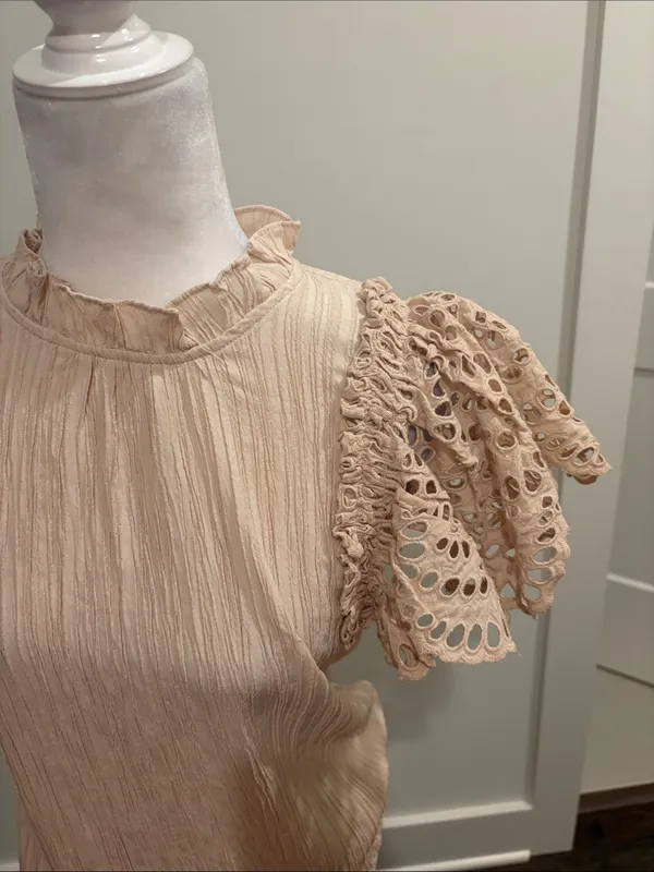 THML Beige Eyelet Sleeve Top Sz M - Image 2