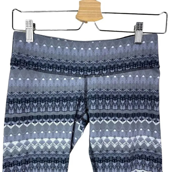 Alo Yoga Cropped Leggings Fair Isle‎ Geometric Print Stretch Gray Size Small - Image 2