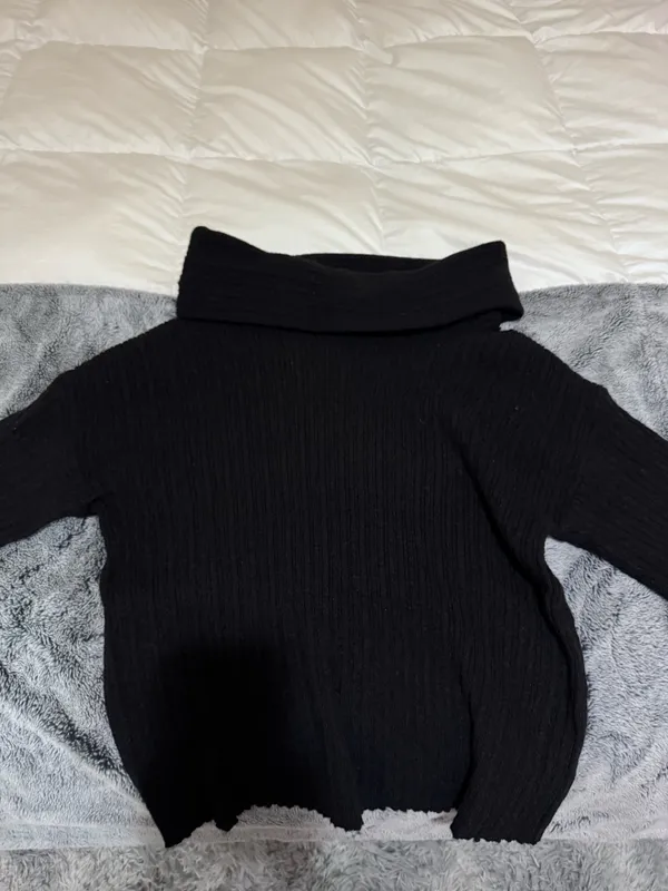 Women’s Black Off-Shoulder Ribbed Sweater - Image 4