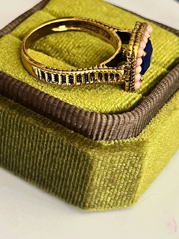 Vintage Gold Tone Blue and Pink Stone Cocktail Ring Size 9.5 - Image 3
