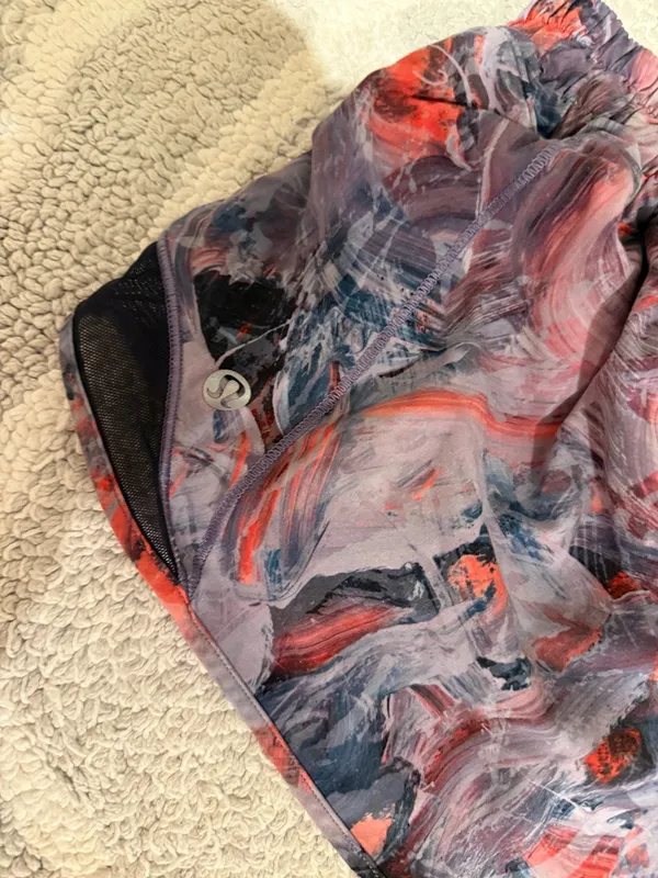 Hotty Lululemon Hot 2.5" Shorts - Image 3