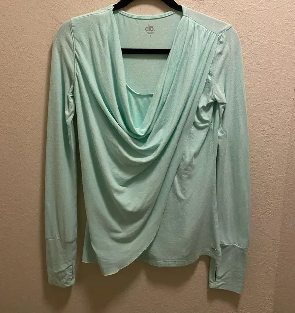 Alo Yoga Women's Asana Asymmetrical Drape Yoga Top Size Small - Image 3