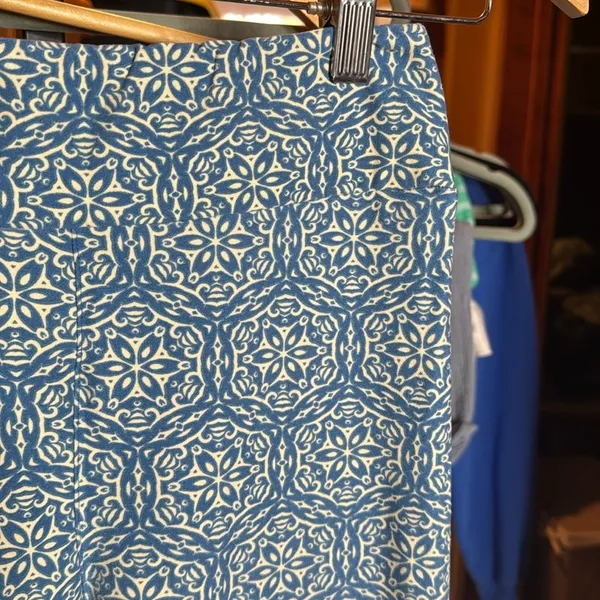 NWOT LuLaRoe Leggings Blue Cream Floral Mandala OS One Size (2-10) - Image 2