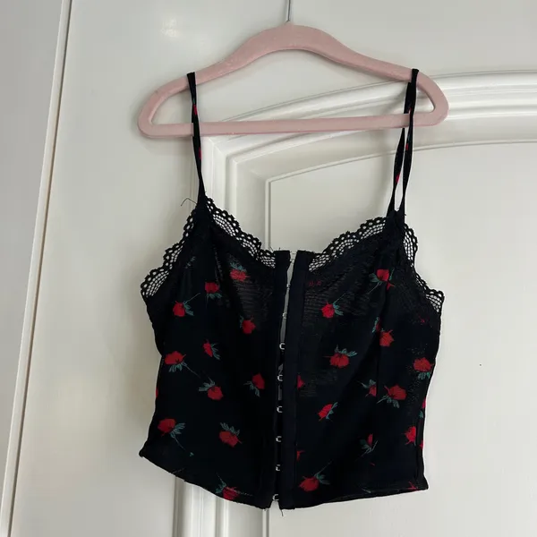 Princess Polly black rose crop top - Image 3
