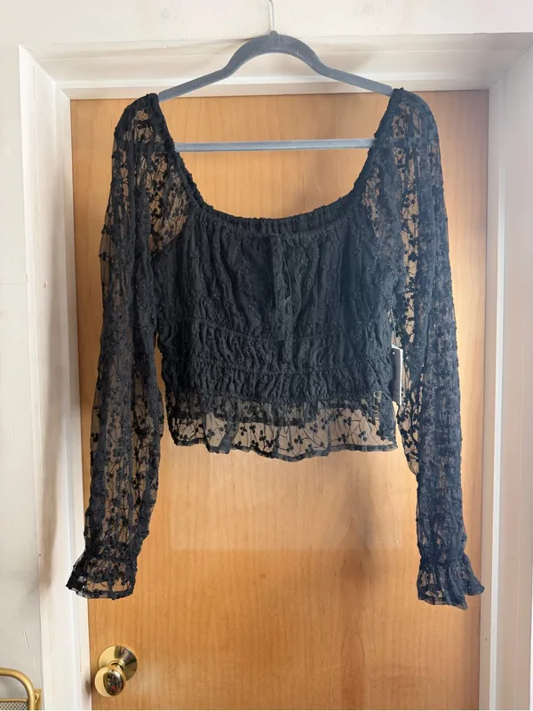 NWT! Japna Black Lace Smocked Peasant Long-Sleeve Crop Top. Size: Large - Image 4