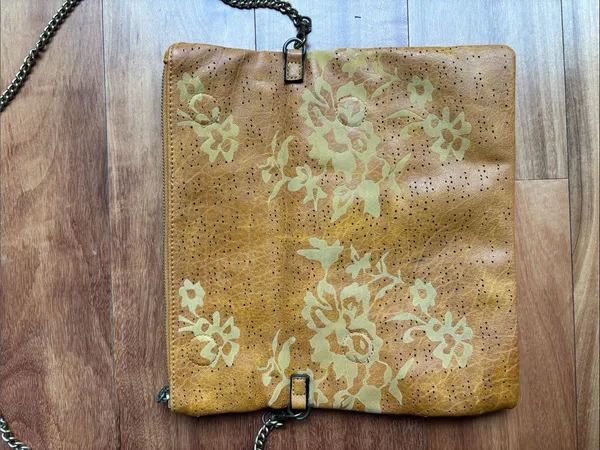 Moda Luxe vegan purse - Image 3