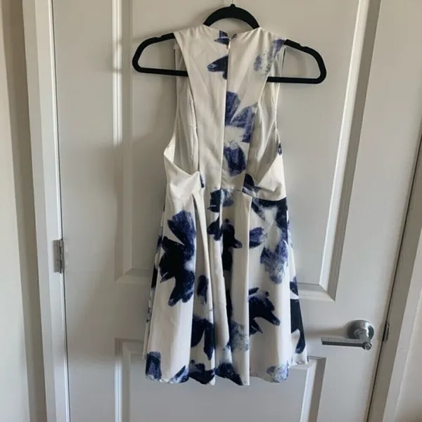 LULU’S Seeing Chic Floral V-Neck Dress Size S - Image 12