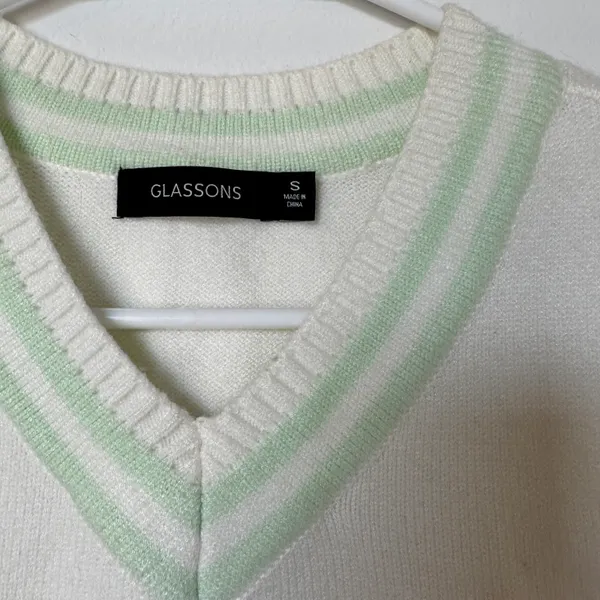 Glassons White Cropped Vest - Image 2