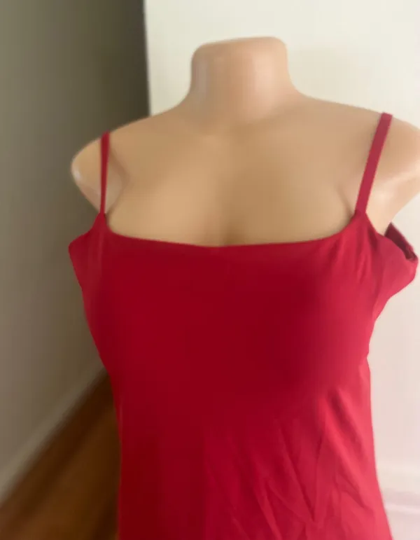 Halara Stylish red sleeveless dress with a simple design. Perfect for casual outings. - Image 5