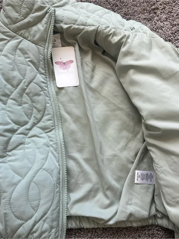 Le Lis Quilted Cropped Puffer Jacket in Mint Green - Image 4