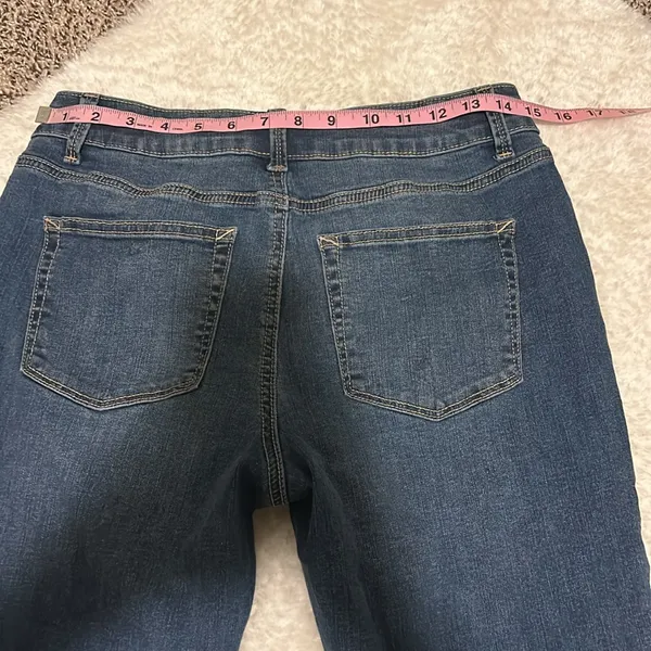 5/$30 🎈 Maurices women’s medium distressed denim Jeggings - Image 4