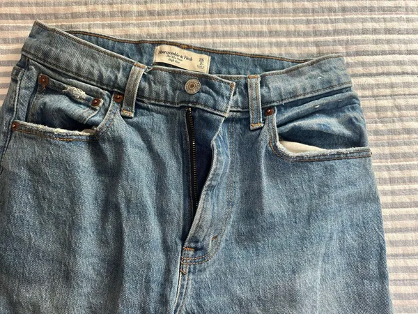 Abercrombie Jeans - Image 3