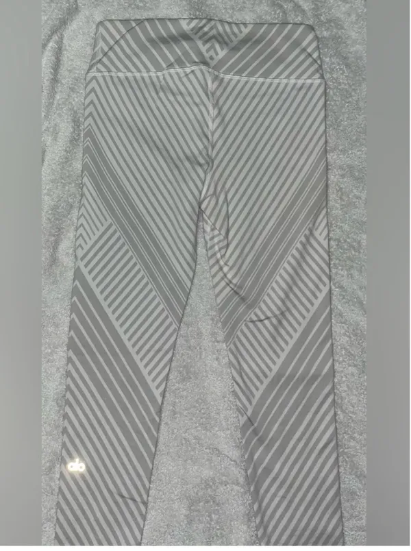Alo Yoga Santa Airbrush Leggings White Fe - Image 6