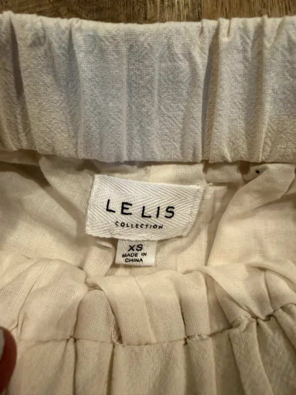 Le Lis Casual Cream Elastic Waist Lounge Shorts XS - Image 5