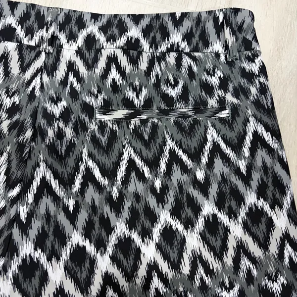 Spanx Sunshine Gray Black Chevron Print Pull-On Shorts Size Medium - Image 6
