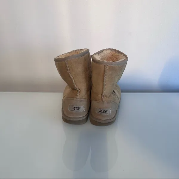 UGG Classic Short II Boots in Stone Size 5 - Image 6