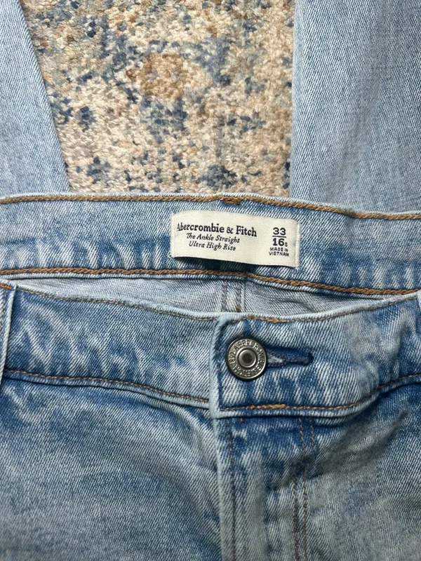 Abercrombie & Fitch The Ankle Straight Ultra High Rise Jeans Light Wash Size 33 - Image 2
