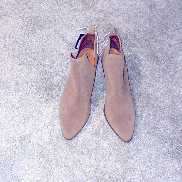 Universal thread tan booties faux suede pointed ties size 9.5 - Image 2