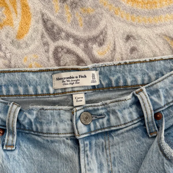 Abercrombie and fitch 90s straight high rise jeans size 12 - Image 7