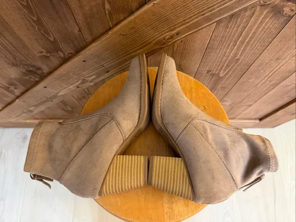 DV by Dolce Vita Women’s Size 7 Taupe FauxSuede Ankle Booties Block Heel - Image 5