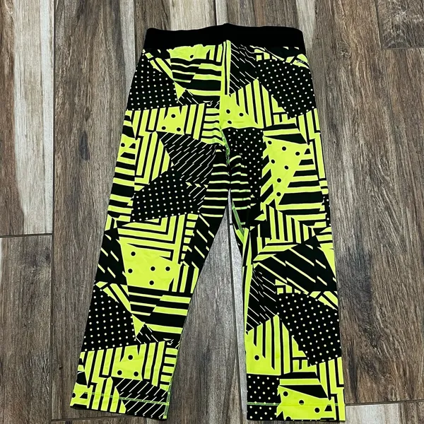 Nike Pro lime green and black cropped leggings medium - Image 7