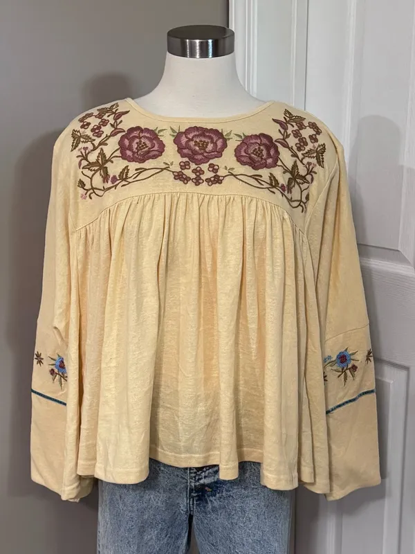 Boho Floral Embroidered Babydoll Top Bell Sleeve Easel L NWT - Image 9