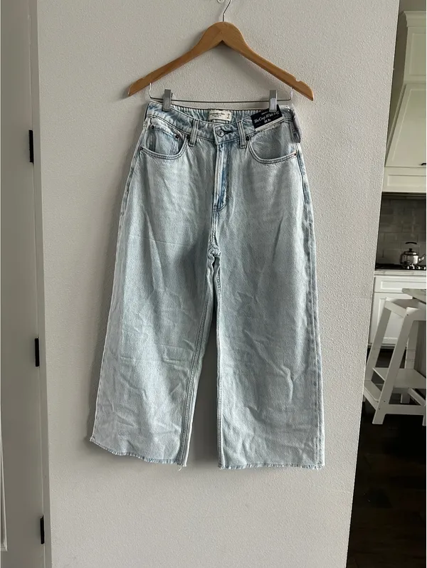 Abercrombie Lightweight Drapey Rigid Curve Love High Rise Cropped Wide Leg Jean - Image 2