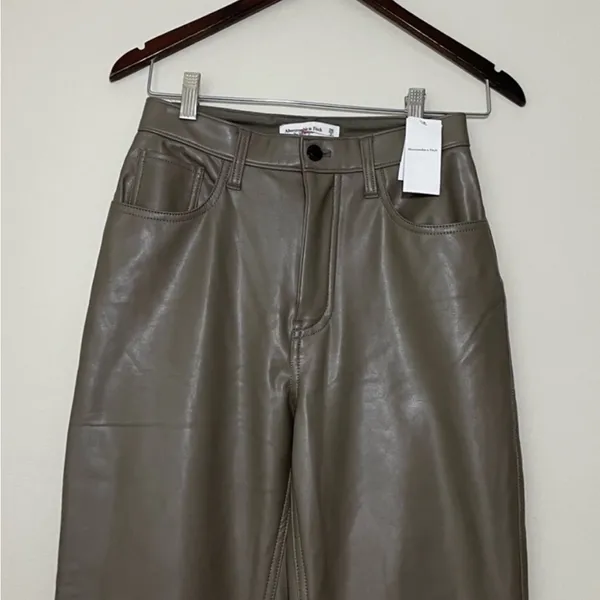 NWT Abercrombie and Fitch The 90s Straight Leg High Rise Vegan Leather Pants 2S - Image 2
