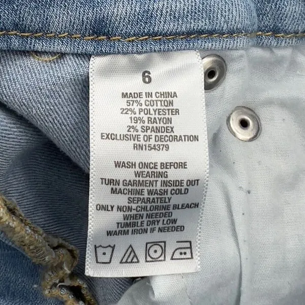 Aero Light Wash High Rise Curvy Midi 3" Distressed Ripped Jean Shorts Size 6 - Image 4
