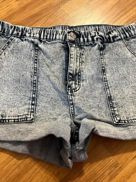 wild fable Light Gray Acid-Wash Jean Shorts - Image 2