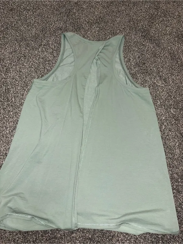 Lululemon Women’s Racerback Green Tank top - Image 4