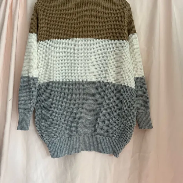 Gray and White Chunky Knit Cardigan Sweater - Image 4