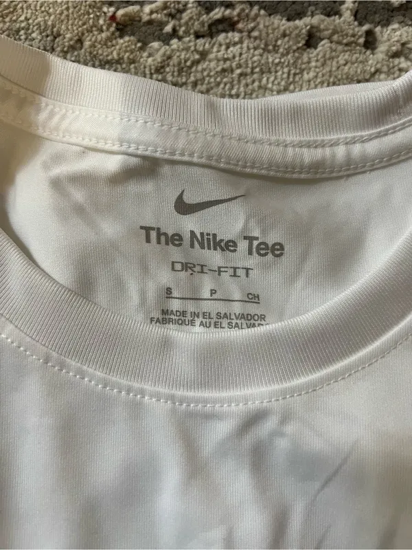 NWT Nike White Legend Short Sleeve T-Shirt Size Small - Image 3