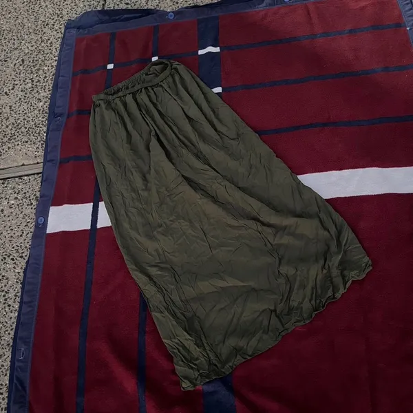 Olive green maxi skirt with elastic waistband No size tag - fits Medium - Image 2