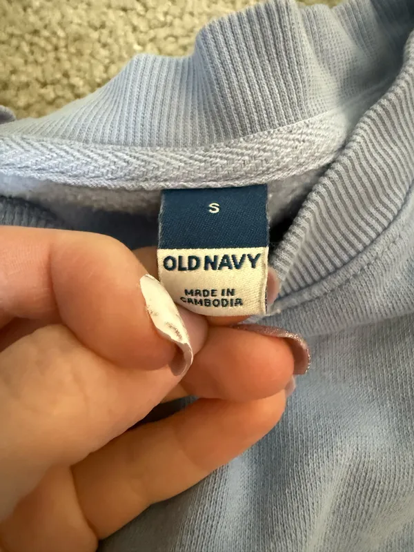 Old Navy Crewneck - Image 2